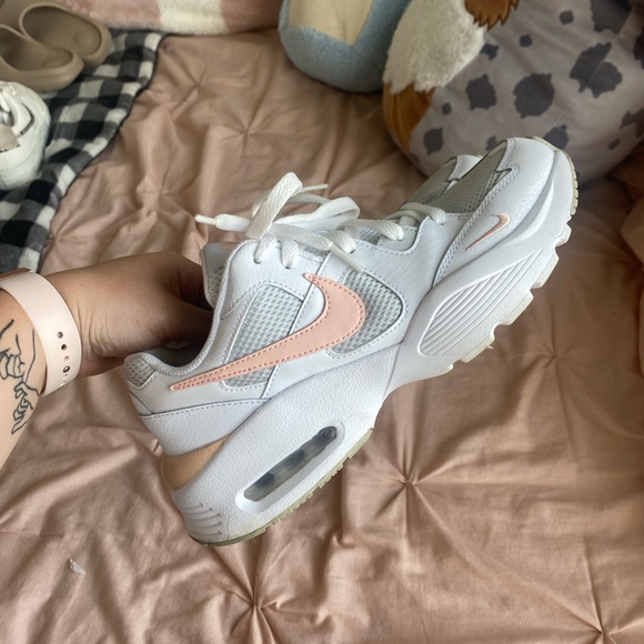 - WOMEN’S 8.5 Pink & White Nike Air Max Running Shoe - Picture 3 of 5